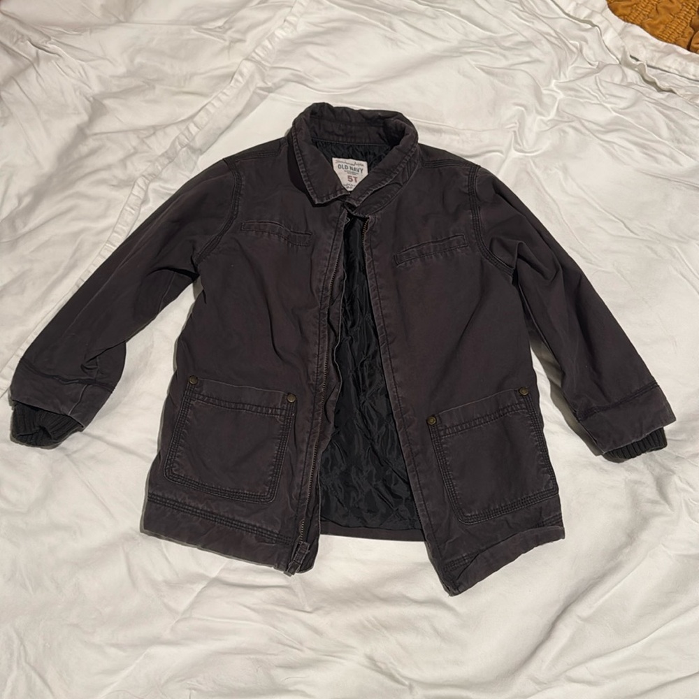 Old Navy Boys 5T Gray Jacket with Zipper closure Four pockets Quilted Lining